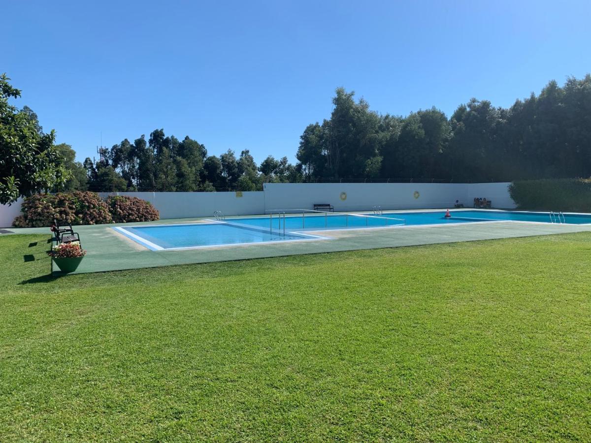 Con Piscina En El Centro De Appartement